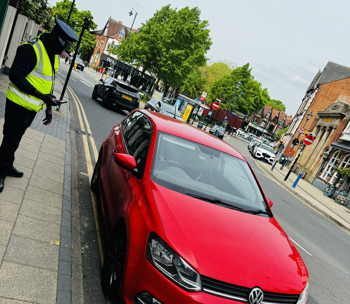 More parking patrols conducted around Moseley and Kings Heath today☀️ thank you to @BhamCityCouncil for your help and support with issuing a number of tickets in the area⛔️ #dontplonkit @NKirkpatrickWMP