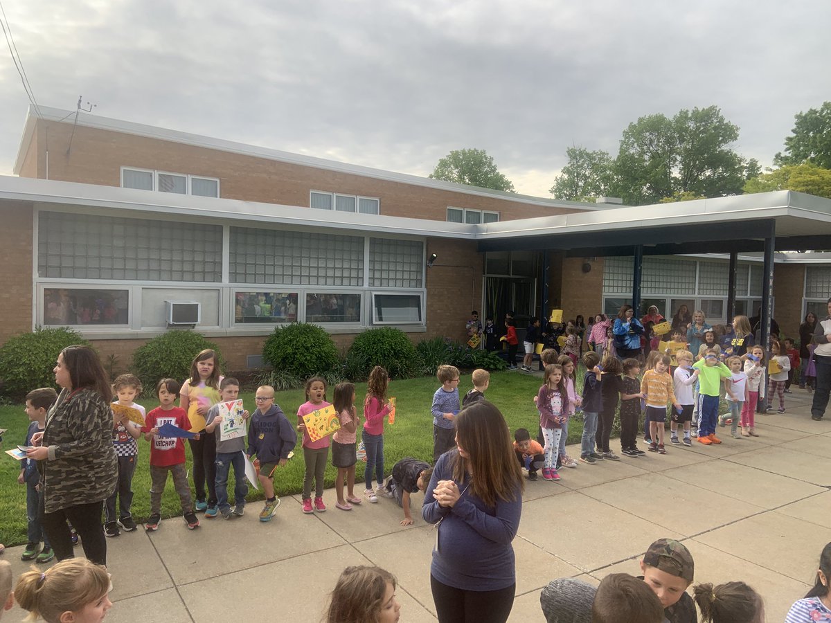 MsGabbyG tweet media