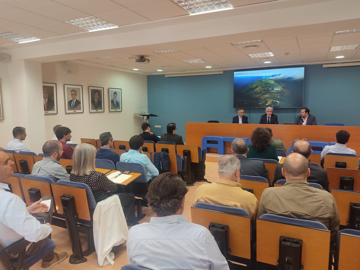 #ATEVAL acoge una jornada sobre eficiencia y valoración del textil. En la inauguración <a href="/JosVicenteSerna/">Pepe Serna</a>,  el presidente del <a href="/EnergiaComVal/">Clúster de Energía C.V.</a> Ricardo Romaguera Faura y el secretario autonómico <a href="/felipejcarrasco/">Felipe Carrasco</a> destacan la importancia vital de la energía en el textil.
 
#energiateval