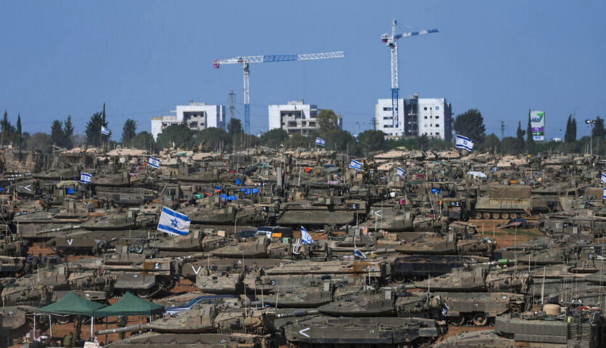 mikelayestaran's tweet photo. Parking de tanques a las puertas de #Rafah 
Foto @AP https://t.co/YLl7r1gKTL
