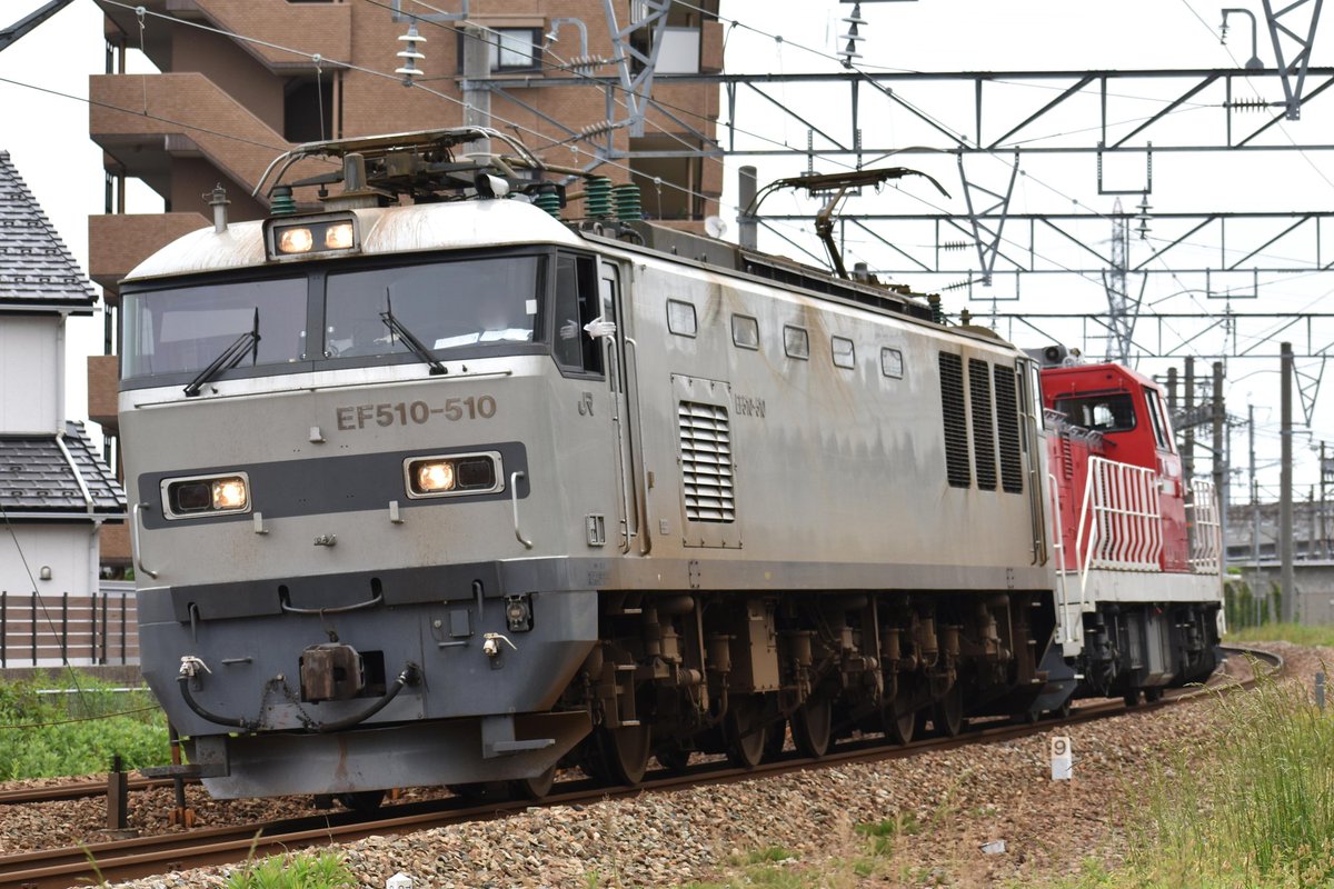 あいの風に乗っている時、赤や青、銀色の機関車が牽く貨物列車を見た