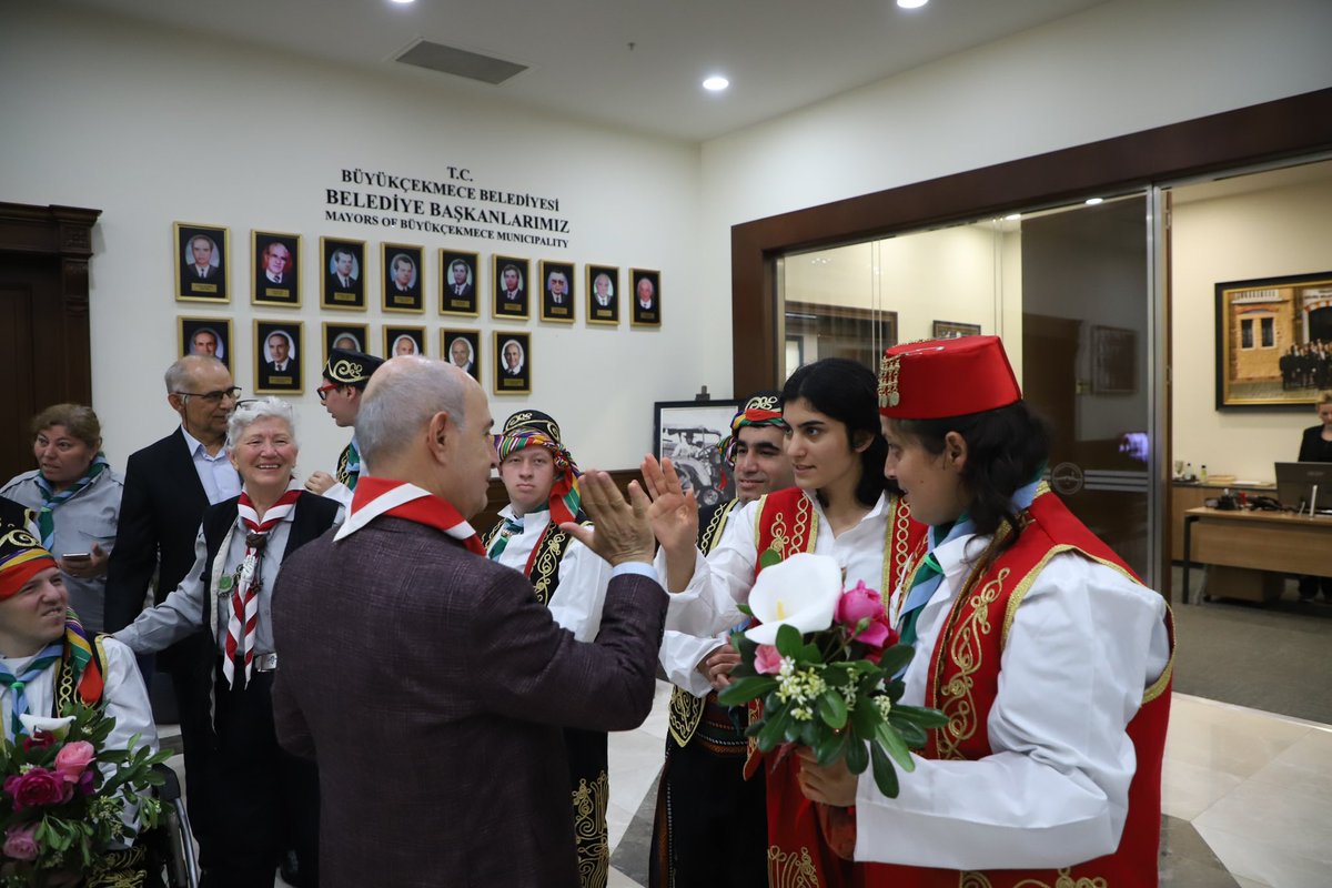 SEVGİNİN ÖNÜNDE HİÇBİR ENGEL YOKTUR! 10-16 Mayıs #EngellilerHaftası sebebiyle, Türkiye’nin ilk ve tek “Engelli İzci Grubu” olma özelliğini elinde bulunduran Gökkuşağı Dezavantajlılar İzcilik Kulübü ve Eğitim Merkezi sorumlumuz Bedriye Yılmaz kıymetli öğrencilerimizle birlikte…