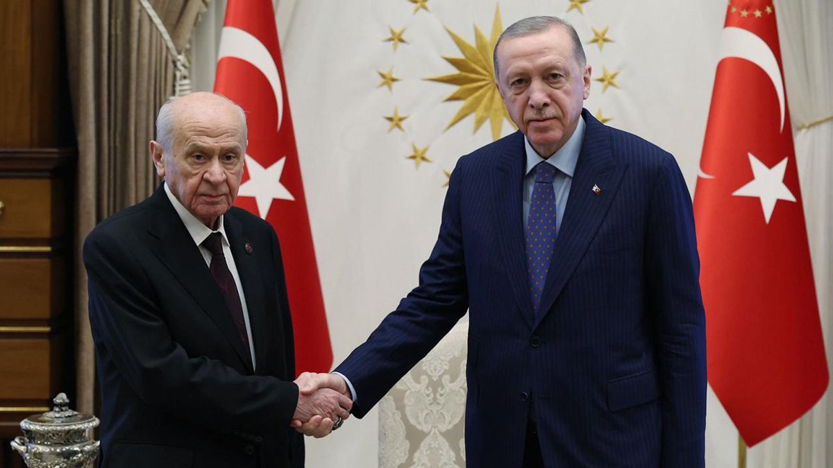 Cumhurbaşkanı Erdoğan, bugün saat 14.30'da Beştepe'de Devlet Bahçeli'yi kabul edecek.