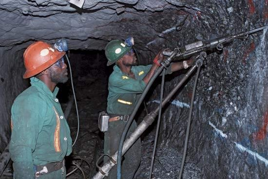 Mnemonic_story's tweet photo. 10 May, Mnemonic:
More than 100 miners lost their lives when a elevator plunged to the bottom of a mineshaft in Orkney, Northwest in 1995.
Constitutional Court/ #GeorgeBuildingCollapse/ #BuildersDoDay/ #MakhadziNumber1/ Mihlali/ President Zuma/ Sjava/ Fikile Mbalula/Winky D https://t.co/U26nBahQ09