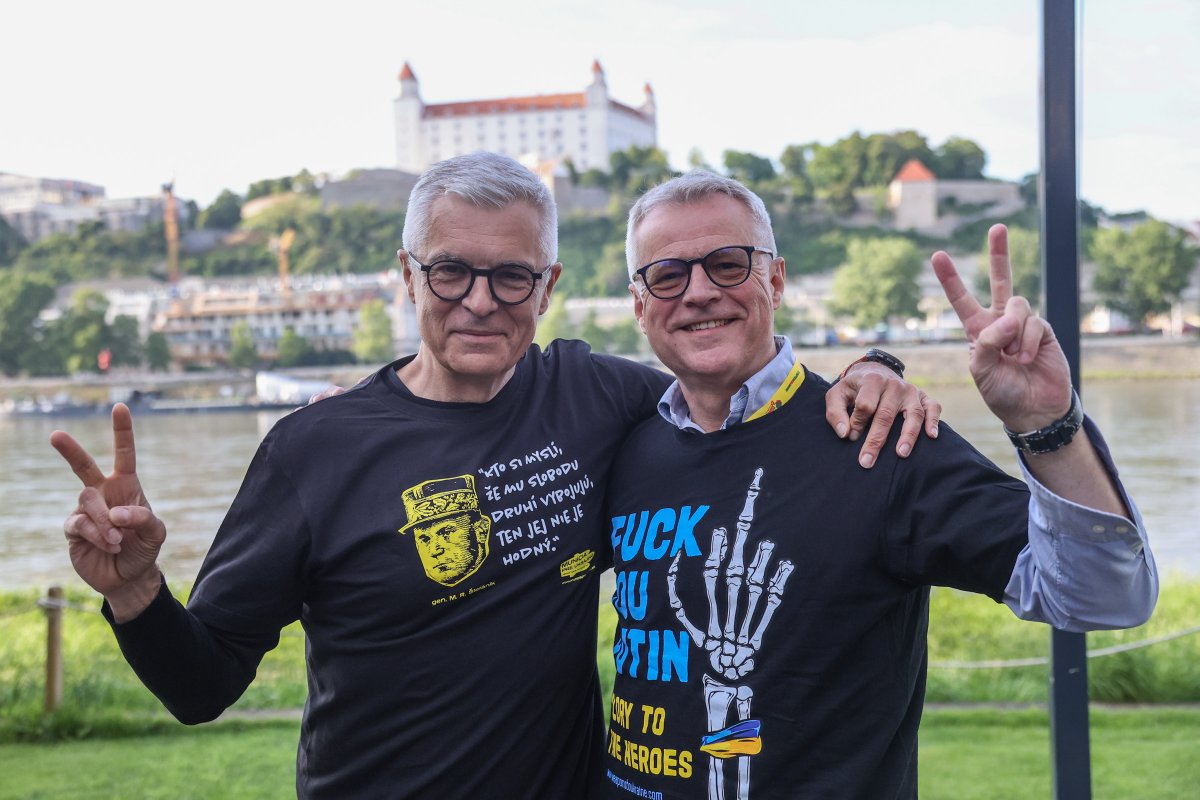 Dárek pro Putina tweet media