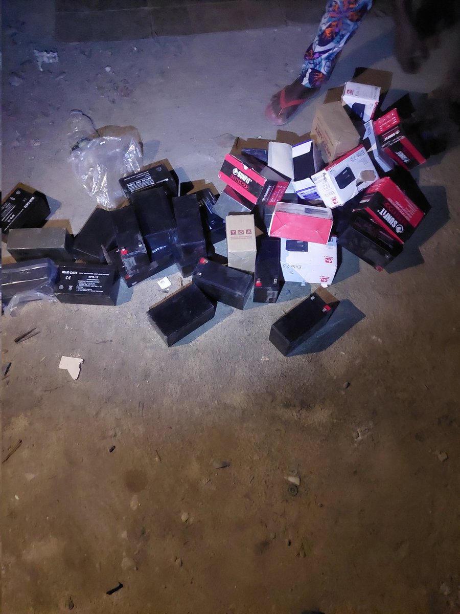HELP RETWEET!!! I buy and pay cash for Dead Inverter  Batteries and car batteries, Unserviceable VEHICLES, Generators, Engines, Alternators, Machines, Compressors, A.C, UPS, COMPUTERS, Roofing Sheet, Bad Transformers etc. Check My Pinned Tweet and DM Me. PICK UP is FREE!