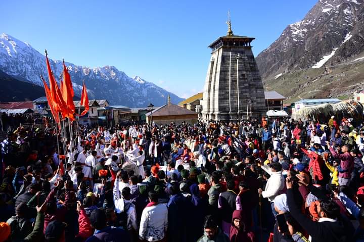 देवभूमि उत्तराखंड के पवित्र चार धाम यात्रा के शुभारंभ की बहुत-बहुत बधाई। बाबा केदारनाथ धाम समेत चारों धामों की यह यात्रा श्रद्धालुओं के लिए एक ऐसी आध्यात्मिक और सांस्कृतिक यात्रा है, जिससे उनकी आस्था और भक्ति को नई स्फूर्ति मिलती है। 

जय बाबा भोलेनाथ!