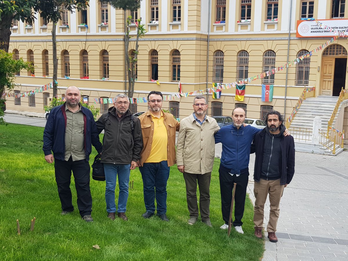 #TBMMÖğretmenleriDuy Bugün öğretmene şiddeti kınamak için İl Milli Eğitim Müdürlüğü önünde idik.