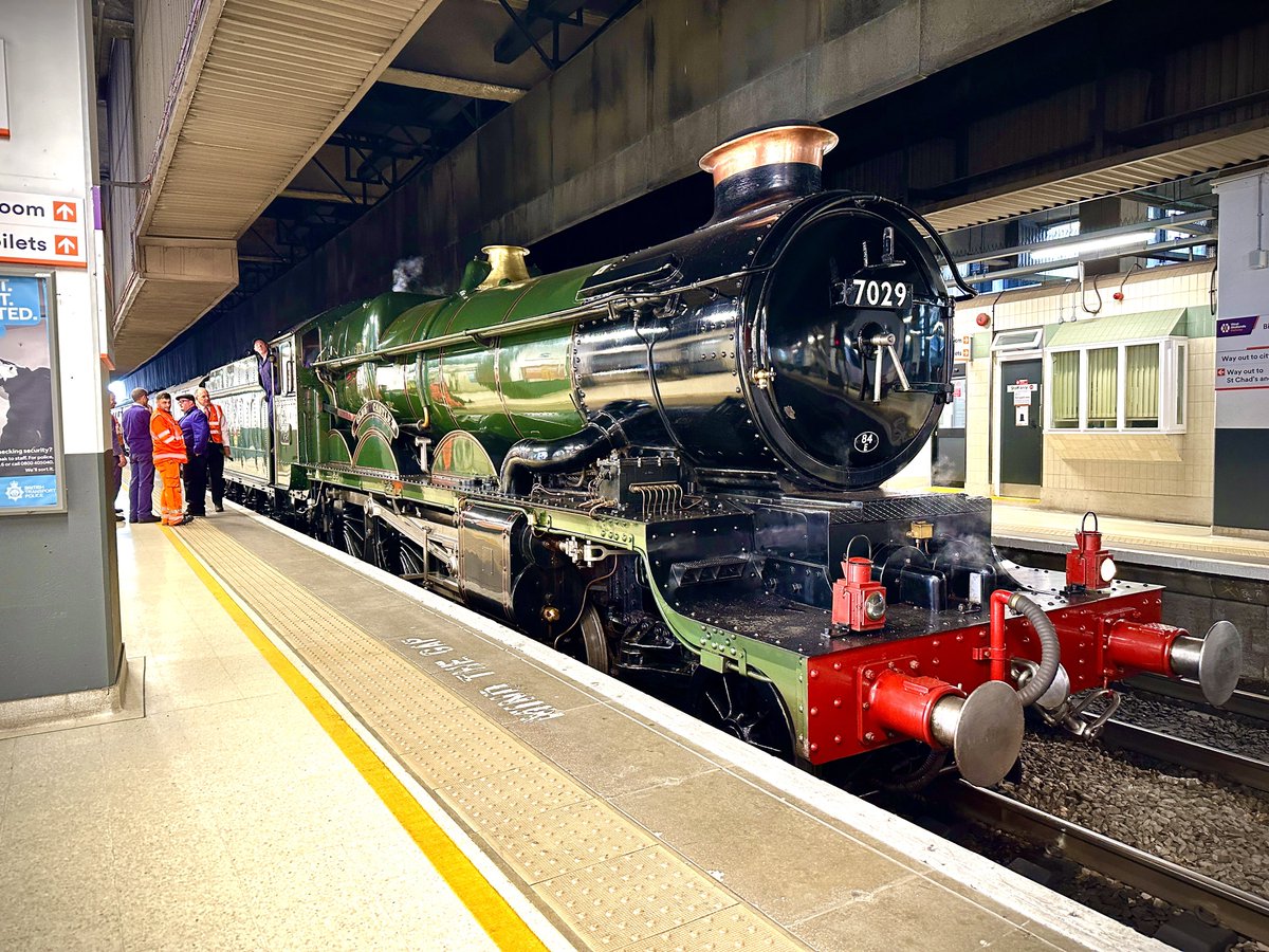 SnrConductorJim's tweet image. Not what I expected to come into this morning, but made a nice change!

1Z48 ‘The Great Western’ on a railtour to Plymouth for a few days!

#DispatchersOfTwitter #DispatchersOfX #RailwayFamily #RailwayLife #BritishRailway