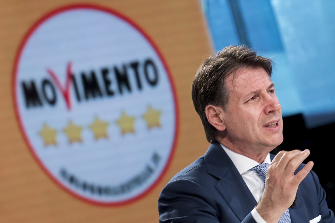 Leggendo i commenti di difesa spesso aprioristica che i supporter di @GiuseppeConteIT, ripropongono ad ogni critica nei confronti del leader 5 Stelle, mi sono chiesto quali particolari doti questo improponibile personaggio, che a gran parte d’Italia appare come una brodaglia