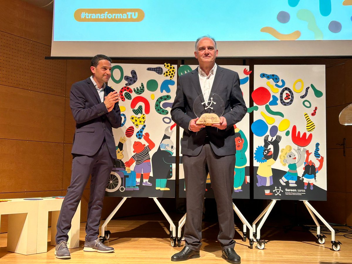 🏆 Gonzalo Rodríguez Aguirregoitia <a href="/GAguirregoitia/">Gonzalo Rodriguez Aguirregoitia</a> ha recibido el Sareen Saria 2024, en reconocimiento a su trabajo y compromiso por un Tercer Sector Social más fuerte y cohesionado y una Euskadi más inclusiva y solidaria.

#transformaTU