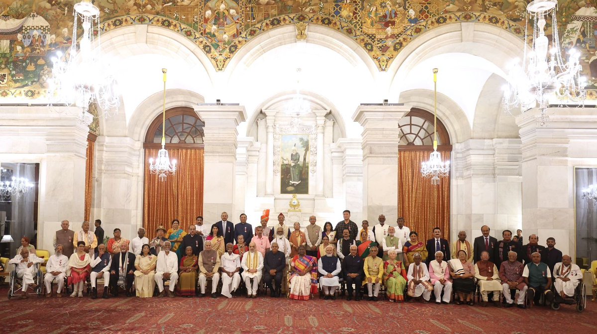 उन सभी विभूतियों को हार्दिक बधाई एवं शुभकामनाएं, जिन्हें महामहिम राष्ट्रपति द्रौपदी मुर्मू जी ने पद्म पुरस्कार से सम्मानित किया। आप सभी ने देश और समाज की बेहतरी के लिए अलग-अलग क्षेत्रों में निस्वार्थ भाव से असाधारण कार्य किए। हमें आपकी इस अनुकरणीय उपलब्धि पर गर्व है और ये वास्तव…