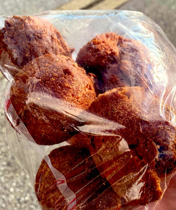 潜ってきたのでおやつじゃ

プレーン
黒糖
ココナッツ
モカ
紅芋
 
よきき 