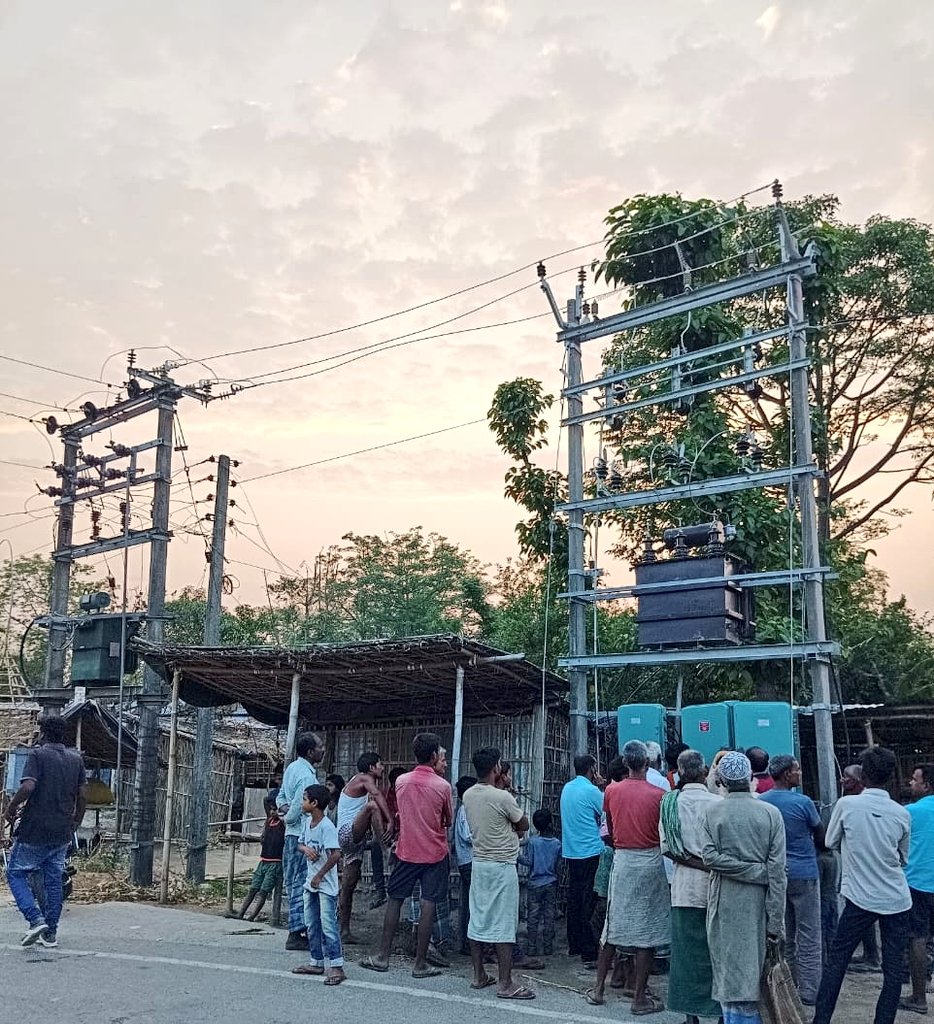 Snapshots of installation of a 100 KVA DSS at Futtani Chowk, Banmankhi block, #Purnea district under the RDSS Project. 

This will ensure reliable power infrastructure for sustained supply of electricity in the community. 

#BSPHCL ~ Powering up for a brighter future!