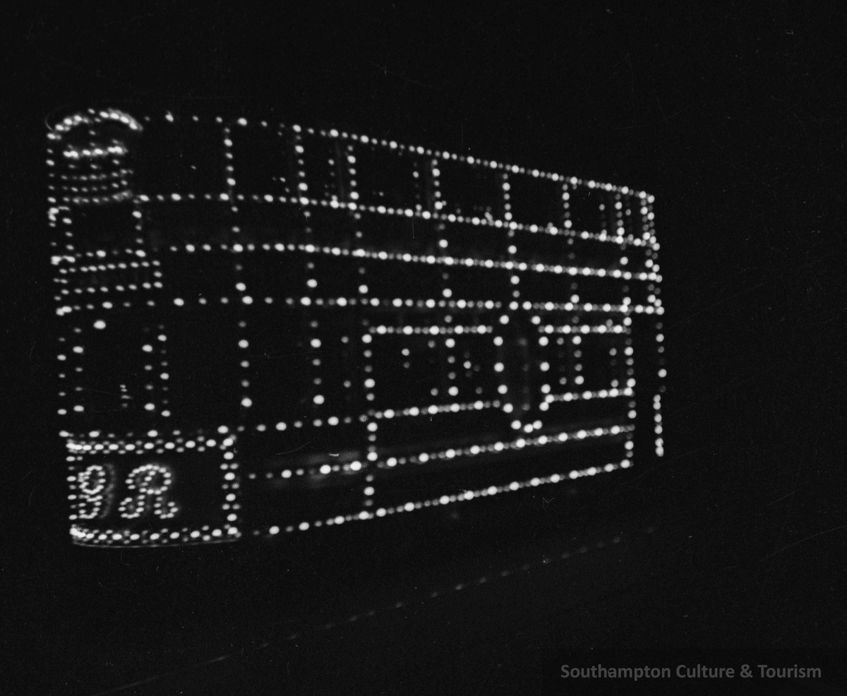 SotonStories's tweet image. This photo from our archives shows a tram lit up one evening in #Southampton, probably for either the 1937 Coronation of George VI or George V’s Silver Jubilee in 1935. #Trams provided a means of getting around the town from 1879-1949 #SotonAfterDark #1900s