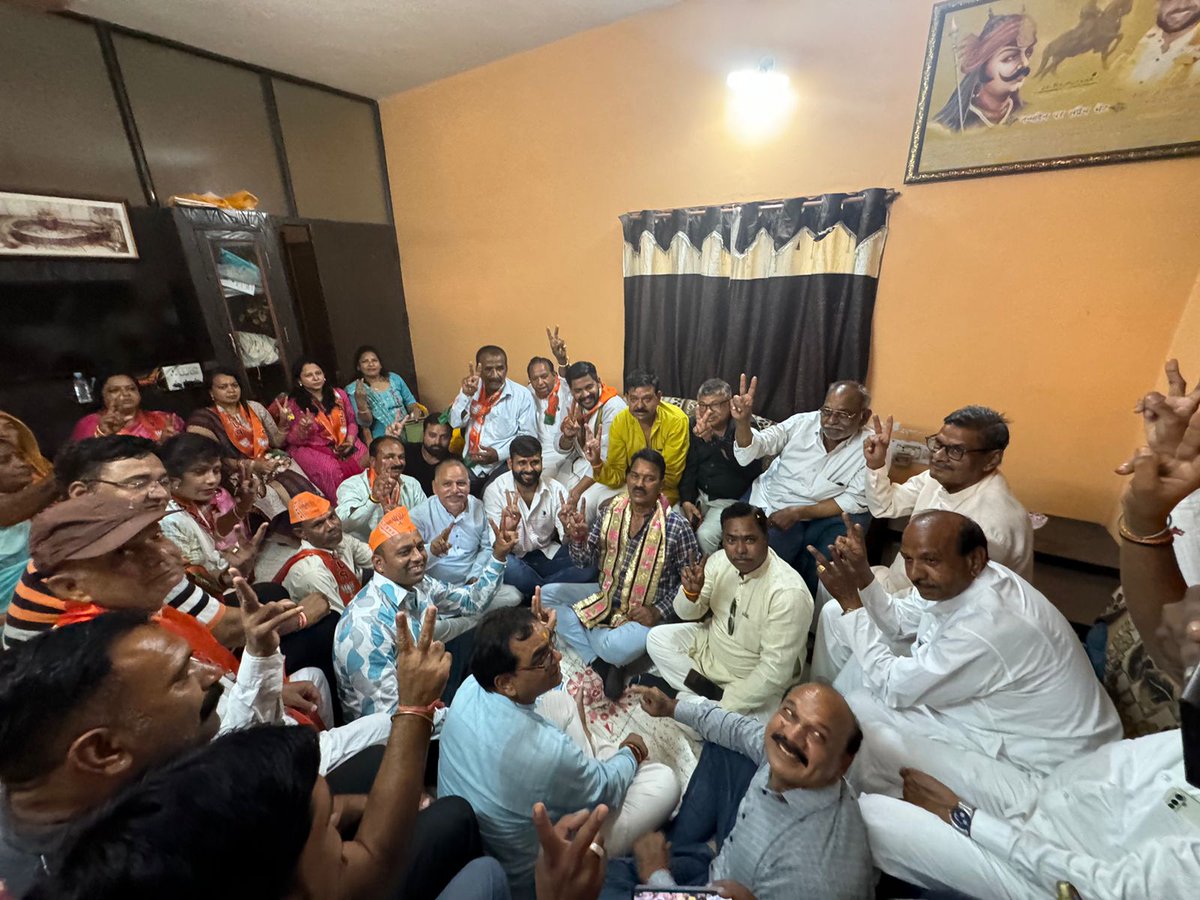 tulsi_silawat's tweet photo. सांवेर के जन-जन की पुकार,
अबकी बार - 400 पार,
फिर इस बार भाजपा सरकार!!
📍लसुड़िया मोरी, विधानसभा सांवेर
#NamoAgain #BJP #NamoForNation #मोदी_की_गारंटी #FirSeBJP https://t.co/Lq8oAWCtrq