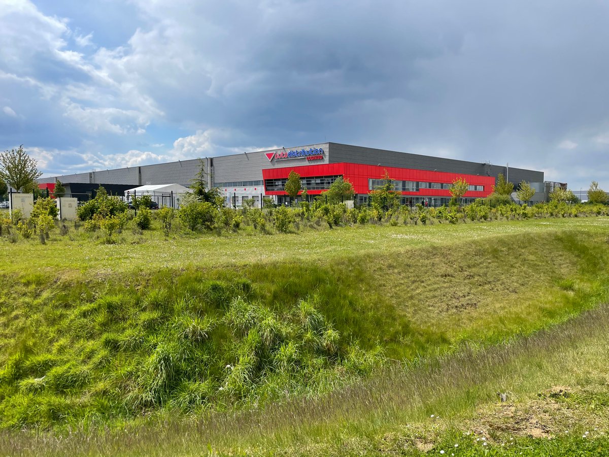 OlivierRazemon's tweet image. [Enquête pour @Mobilettre]
Biodiversité, mobilité, artificialisation, coûts: pourquoi l&apos;étalement urbain est un problème et comment les gros acteurs du commerce, de la logistique, de l&apos;industrie, continuent discrètement de le promouvoir. 15&apos;

 mobilettre.com/mobizoom-96/