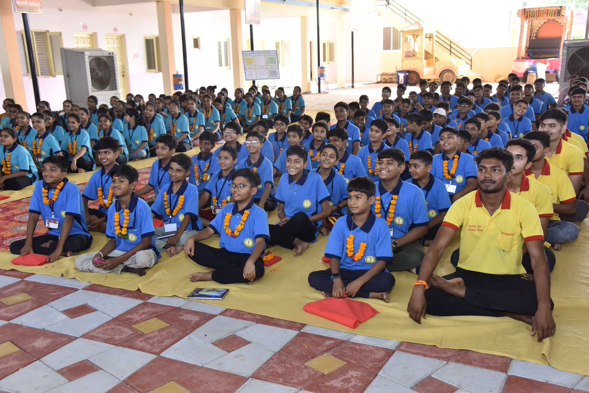 suryafnd's tweet image. #PDC2024
#Gujarat 
युवाओं के चहुंमुखी विकास हेतु आवश्यकता है एक अनुकूल प्रशिक्षण की।  इसी क्रम में श्री कच्छ गुर्जर क्षत्रिय समाज और श्री कच्छ प्रादेशिक युवामण्डल द्वारा आयोजित सूर्या फाउंडेशन द्वारा संचालित 10 दिवसीय व्यक्तित्व विकास शिविर का अंजार, गुजरात में उद्धाटन हुआ।