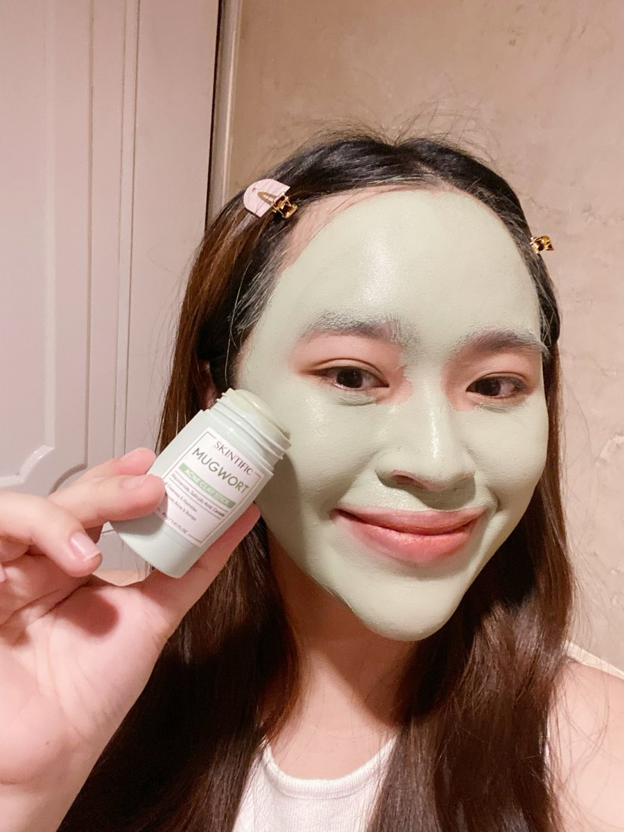 มาส์กเคลย์ดังตัวของ Skintific เป็นอะไรที่บัวชอบมากอยากบอกต่อ✨💚 บัวใช้เป็นสติ้กที่2แล้วคือใช้สะดวกมากไม่เลอะมือแถมยังช่วยในเรื่องการรักษาสิว และสามารถควบคุมความมันอีกด้วย!🌱 มันดีจริงๆนะอยากให้ลองงงงงง🤏🏻🥹

🍀ทาทั่วใบหน้าทิ้งไว้10-15 นาทีแล้วล้างออก 
🍀 สัปดาห์ละ 2-3 ครั้ง