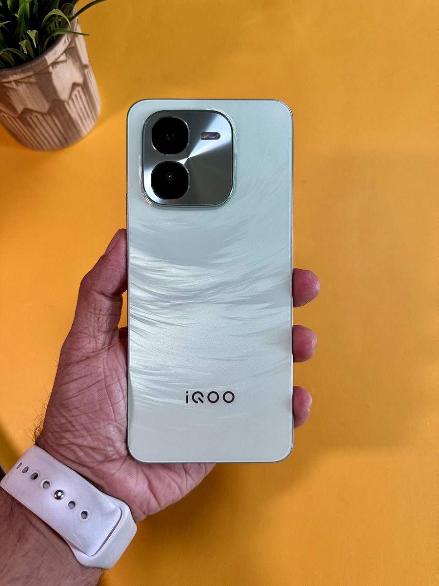 Iqoo Z9x 5G #firstlook 
Launching on 16th May. Stay tuned 🔥
#iQOOZ9x @IqooInd
