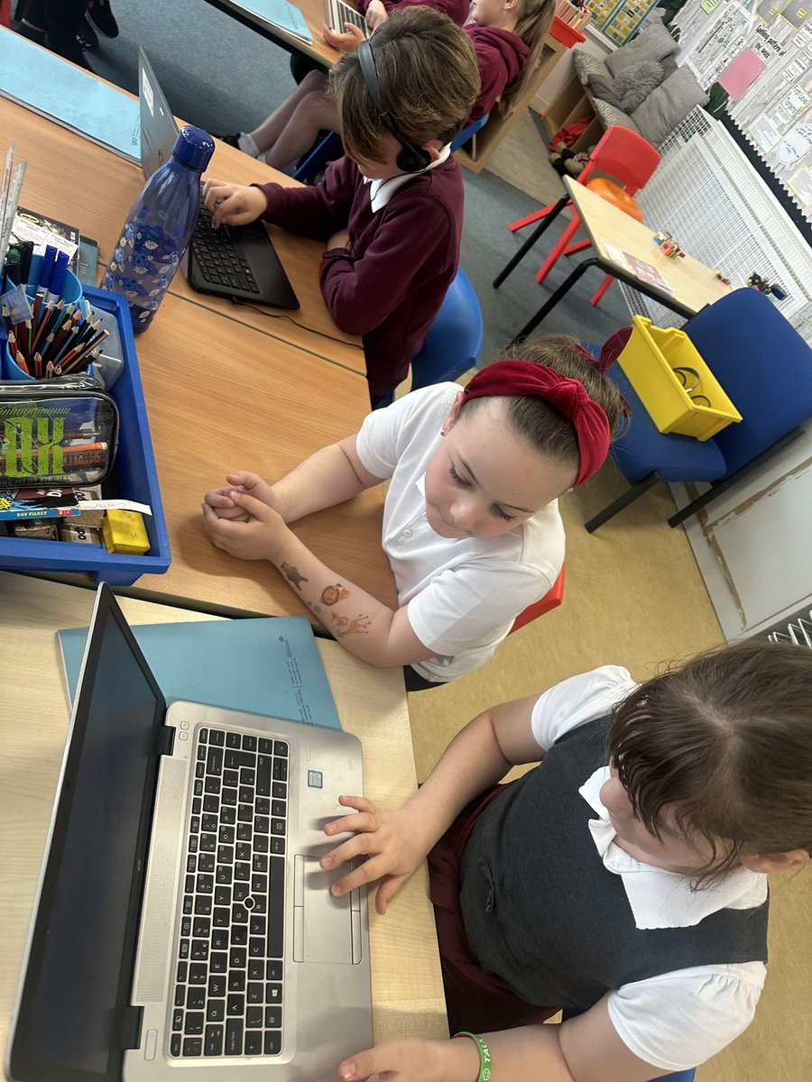 Today P5/4 were being taught I.C.T skills from our class experts in p5 and p5/4. We learned all about bbc dance mat to help us with our touch typing skills.