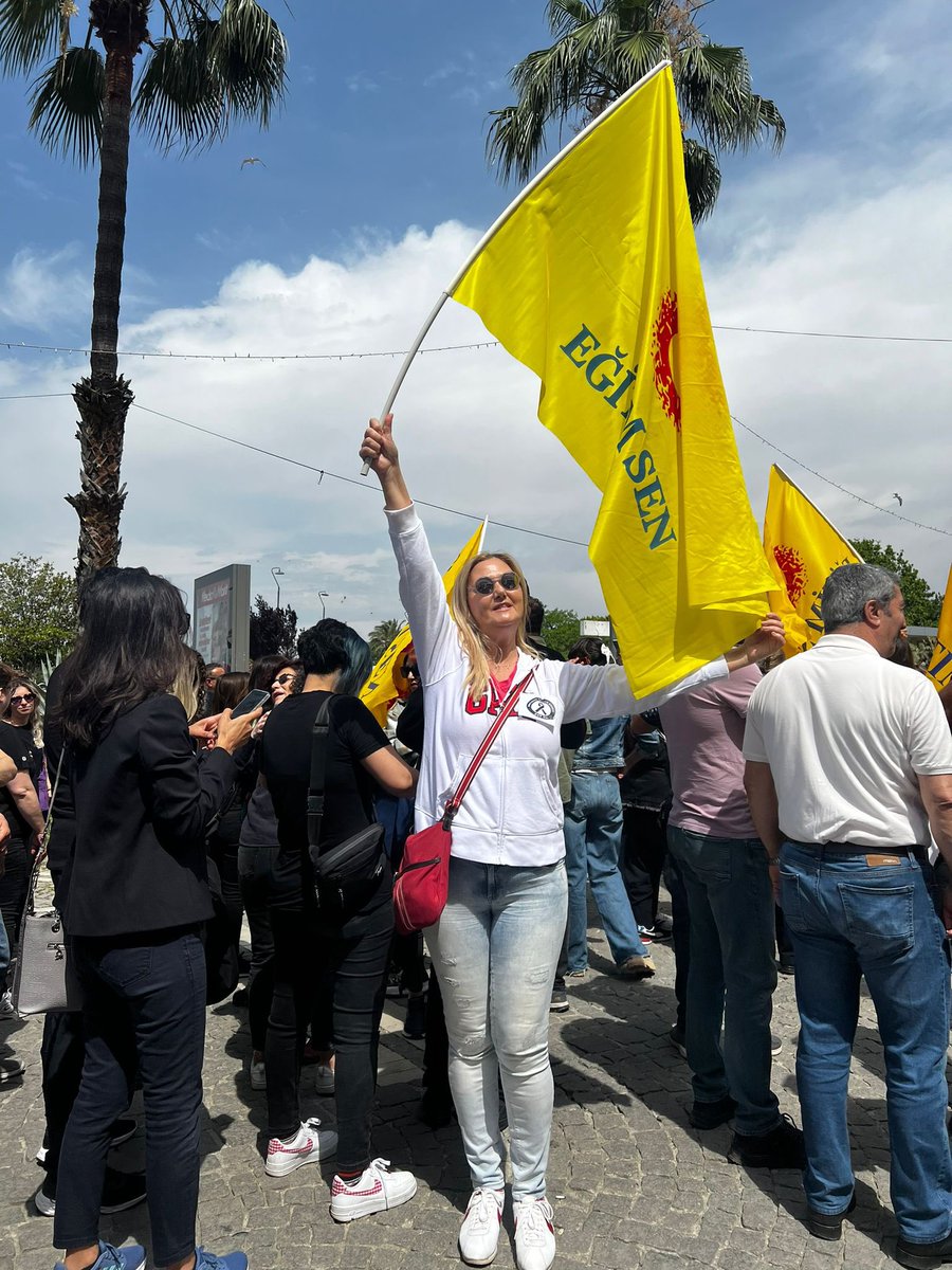 zeynoo_banu's tweet image. En güzel #boychallenge boy gösterdiğimiz meydanlarda olur ✌️
#ÖğretmenTekYürek 
#ÖğretmeneŞiddeteHayır 
#BirleşeBirleşeKazanacağız ✌️