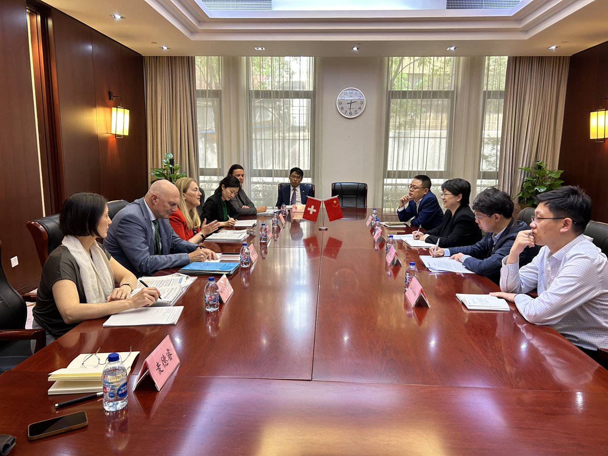 Glancing into the engine room of 🇨🇳 industrial policy and how it affects 🇨🇭 enterprises during my meeting with Director General Tao Qing of the Ministry of Industry and Information Technology.