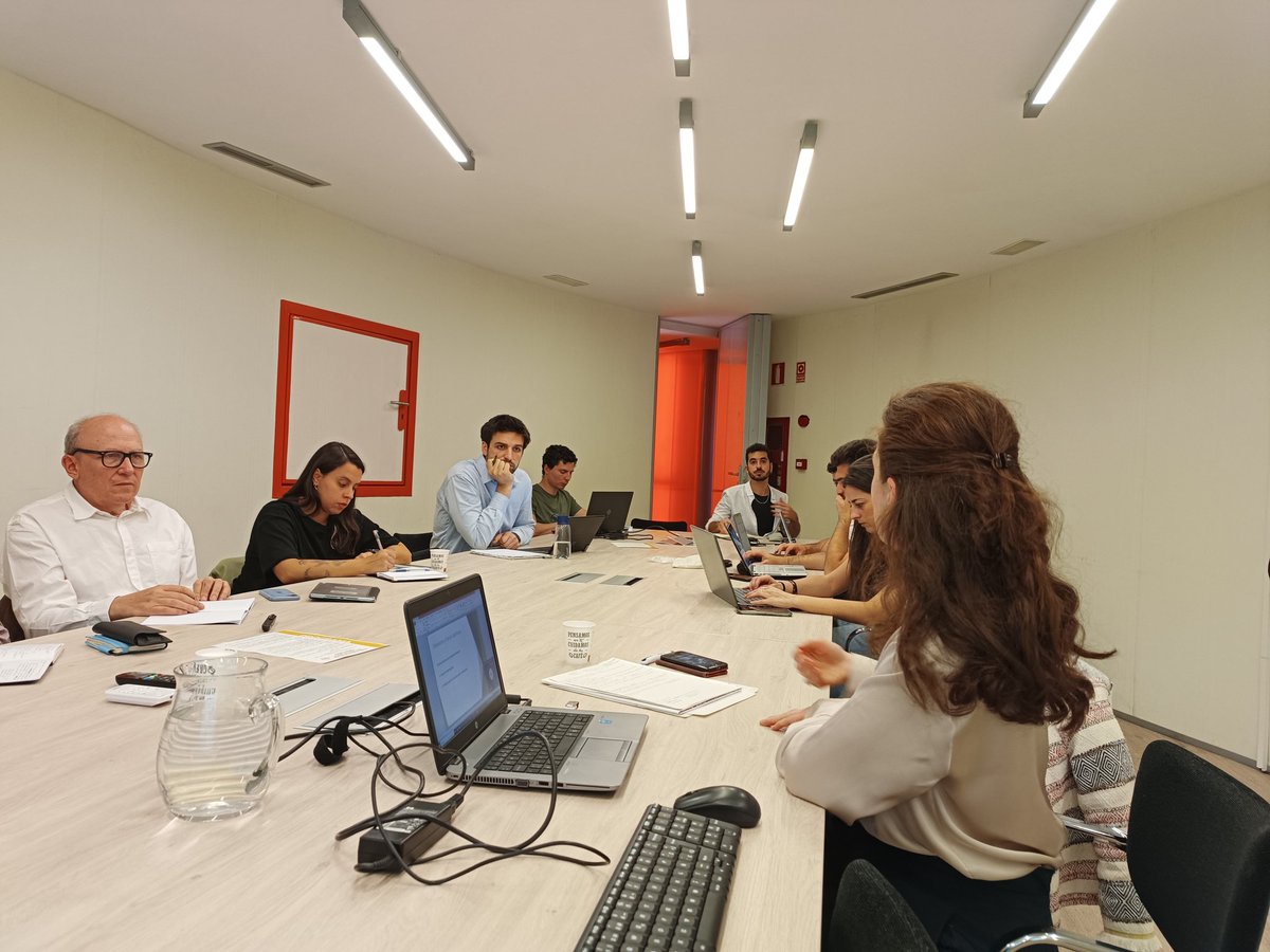 Alfonso Casani (@alfonsocasani) on Twitter photo Comienza el seminario "la prevalencia del Estado en el N de África y Oriente Medio" de <a href="/MENAECPA/">Grupo Permanente MENA |AECPA @menaecpa.bsky.social</a>
Gracias a la financiación de <a href="/AECPA_/">AECPA</a>
Magnífica ponencia inaugural de <a href="/GiuliaCimini1/">Giulia Cimini</a> sobre la evolución del Estado y los partidos políticos en la región tras 2011 Comienza el seminario "la prevalencia del Estado en el N de África y Oriente Medio" de <a href="/MENAECPA/">Grupo Permanente MENA |AECPA @menaecpa.bsky.social</a>
Gracias a la financiación de <a href="/AECPA_/">AECPA</a>
Magnífica ponencia inaugural de <a href="/GiuliaCimini1/">Giulia Cimini</a> sobre la evolución del Estado y los partidos políticos en la región tras 2011