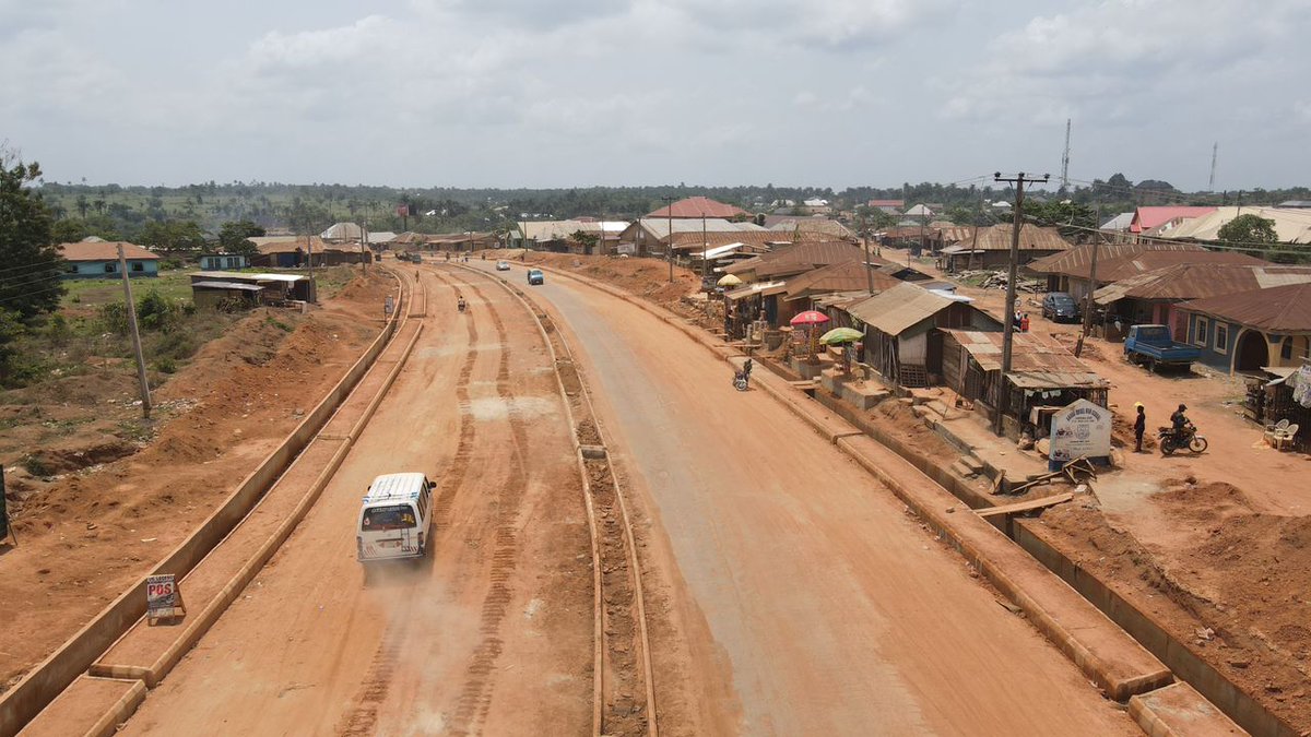 Ongoing dualisation of Akoda - Oke Gada Road by the administration of Governor Ademola Adeleke. His administration is now looking forward to completing the total of 200km road projects across Local Government Areas in Osun State. The highest for any Governor in Osun history.