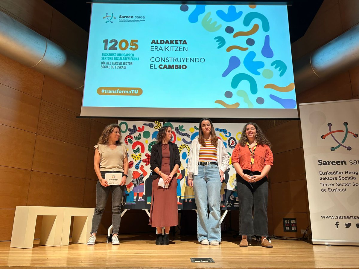 sareensarea's tweet photo. Ahora damos paso al coloquio sobre el voluntariado joven en el Tercer Sector Social de Euskadi, moderado por Leire Ortiz de Zarate, coordinadora de @BizkaiaGara

#transformaTU https://t.co/ZB9ilWkq9Q