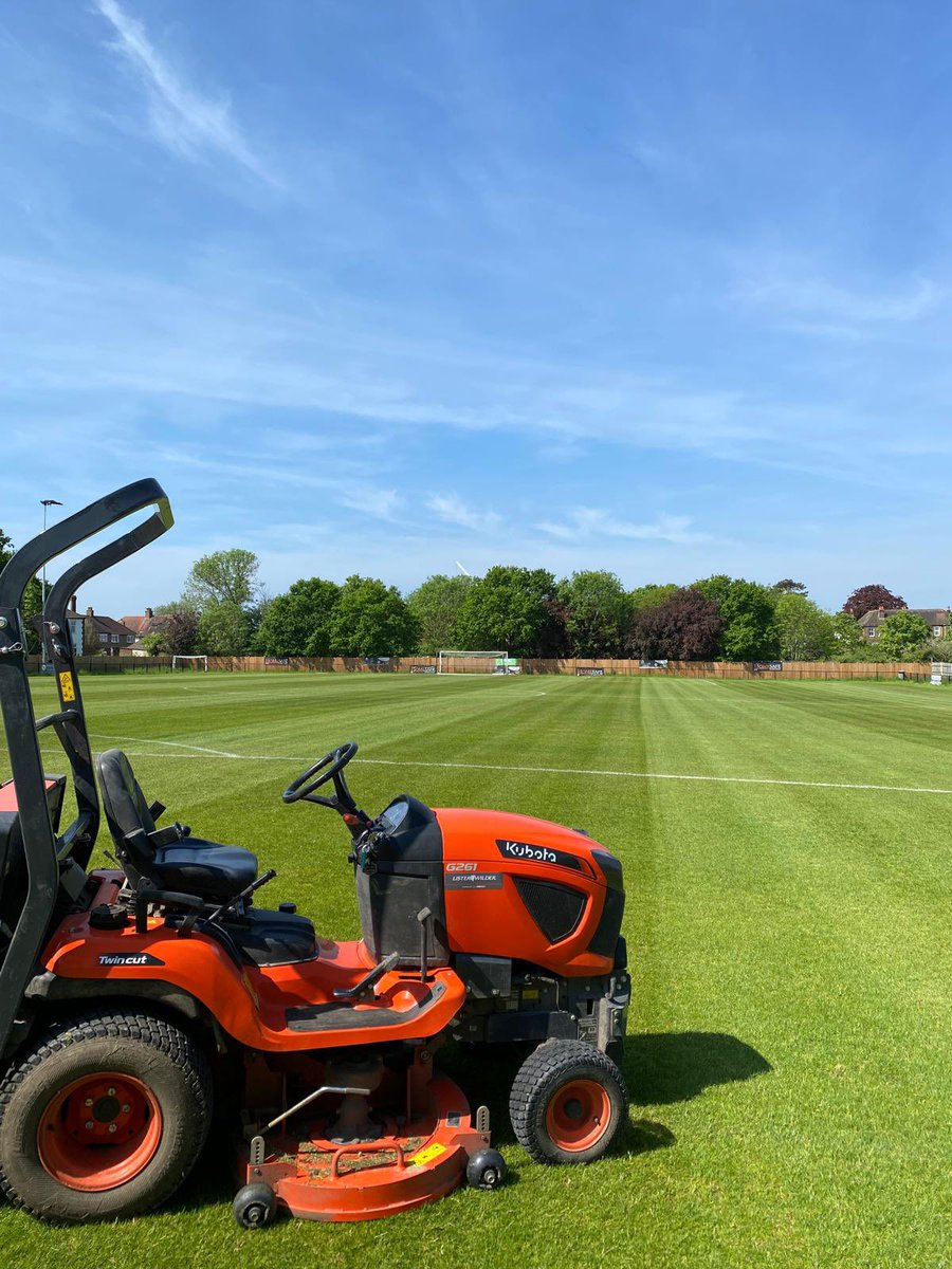 🔵🔴 Aye up 😎 Sun’s out & the tractors are in. Getting ready for all the excitement in store at Grand Drive for Raynes Park Vale & @KingstonianFC . Season 24/25 looks like a cracker for both sets of fans. @IsthmianLeague SC, so competitive. Good clubs, great league, can’t wait.