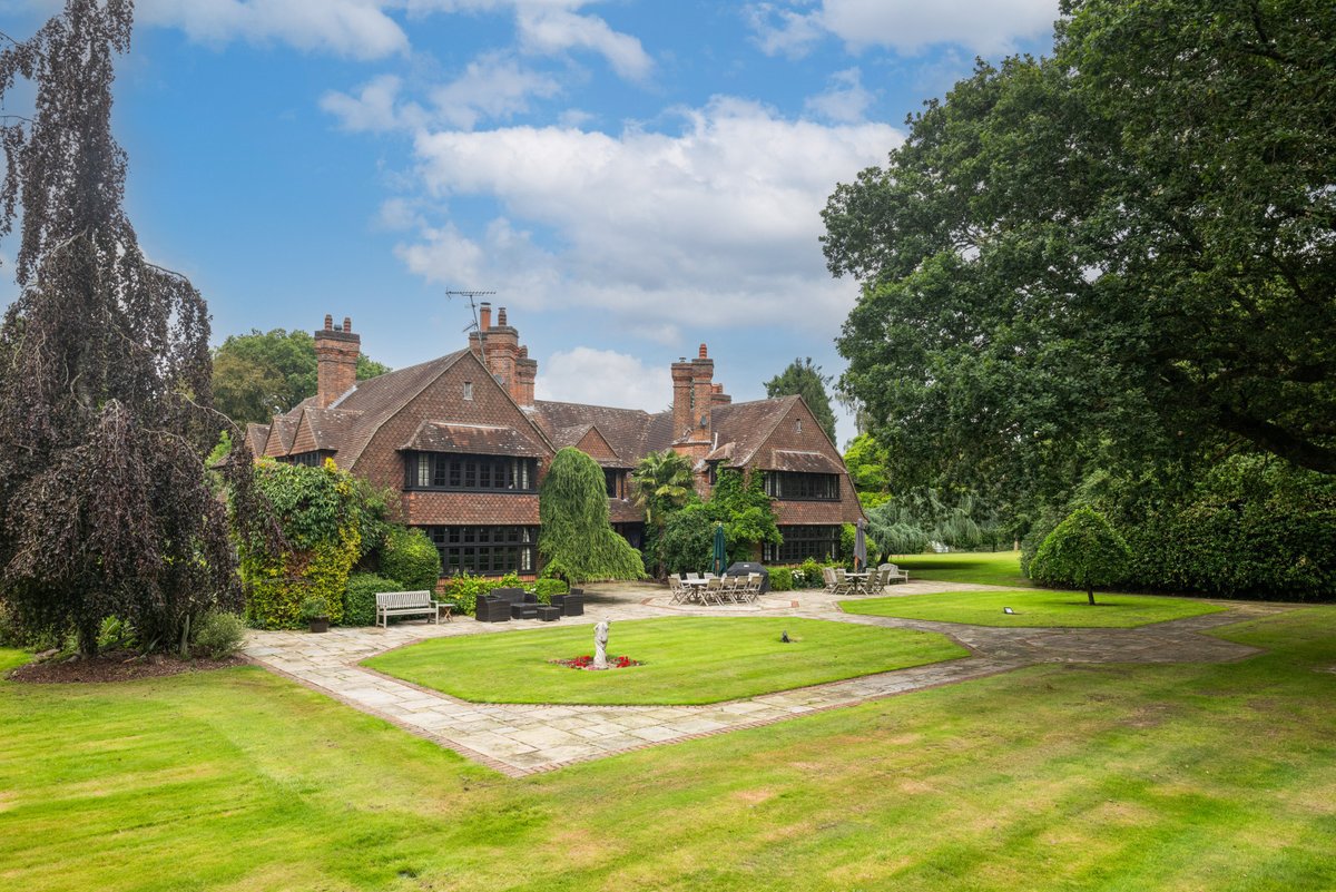 Coldharbour Manor is an #ArtsandCrafts #countryhouse, set in the middle of stunning gardens and grounds on the edge of #AshdownForest, offering seclusion in the #Sussexcountryside. New to the market with #JacksonStops with a guide price of £3,850,000. jackson-stops.co.uk/properties/190…