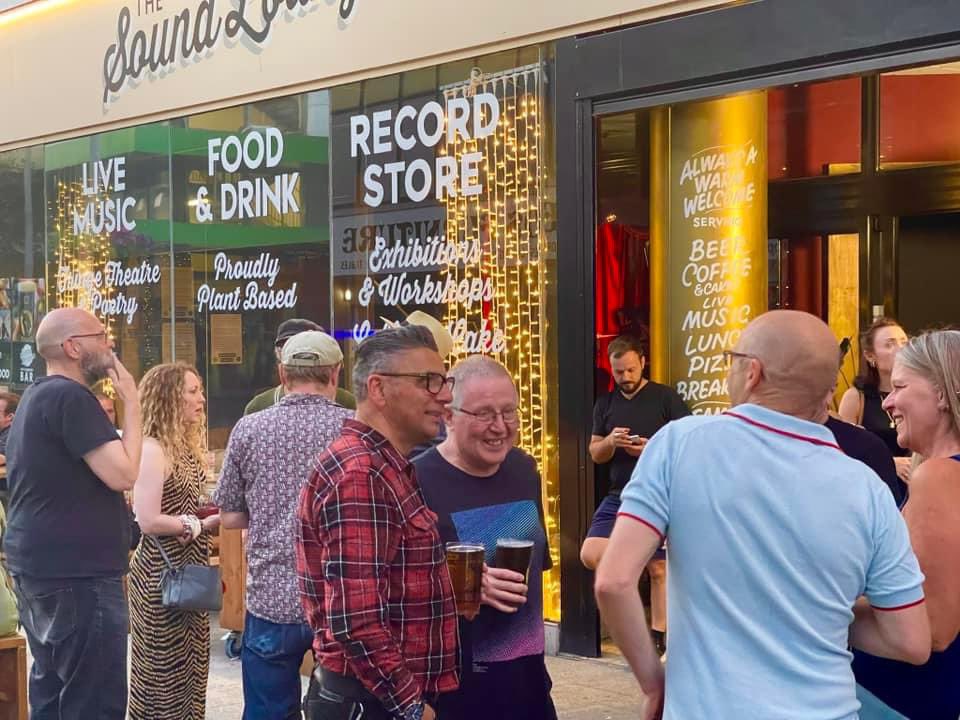 The sun is shining (finally) and we have a gig on tonight. The AMAZING, uplifting Fred's House. 

Tickets are available now here: rb.gy/0elrpp

See you soon ☀️♥️