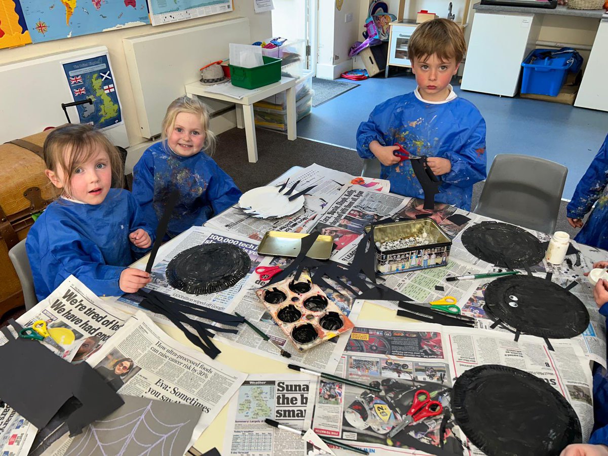Acorns have been reading The Very Busy Spider this week. They created their own webs and spiders and learnt about a spider’s lifecycle 🕷️🕸️