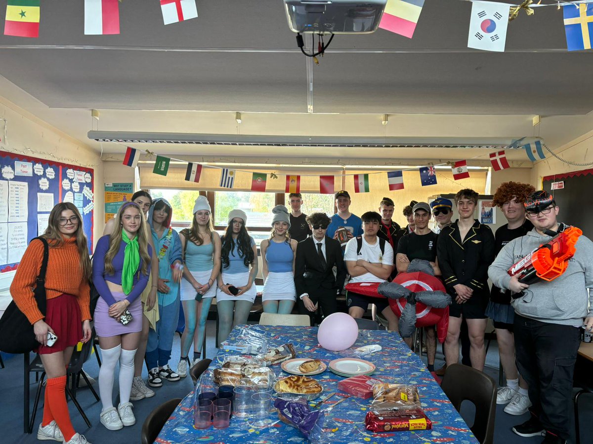 It's Year 13 Leavers Day! And...here come the outfits!

Have a fantastic last day Year 13!

#ws_year13 #ws_sixthform #ws_leaversday2024 #wearewallingfordschool #ableandqualified
