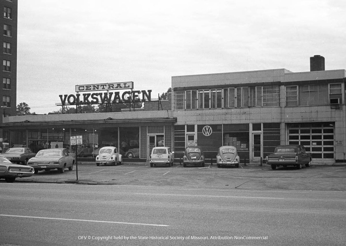 1968, Central Volkswagen Automobile Dealership in Saint Louis (Mo.)
Copyright held by the State Historical Society of Missouri
#saintlouismissouri #saintlouis #vw #vwdealership #60s #vintagephotography #volkwagen #vwbulli #trowback  #kafer #beetle #aircooled #vwbug  #fusca #vocho