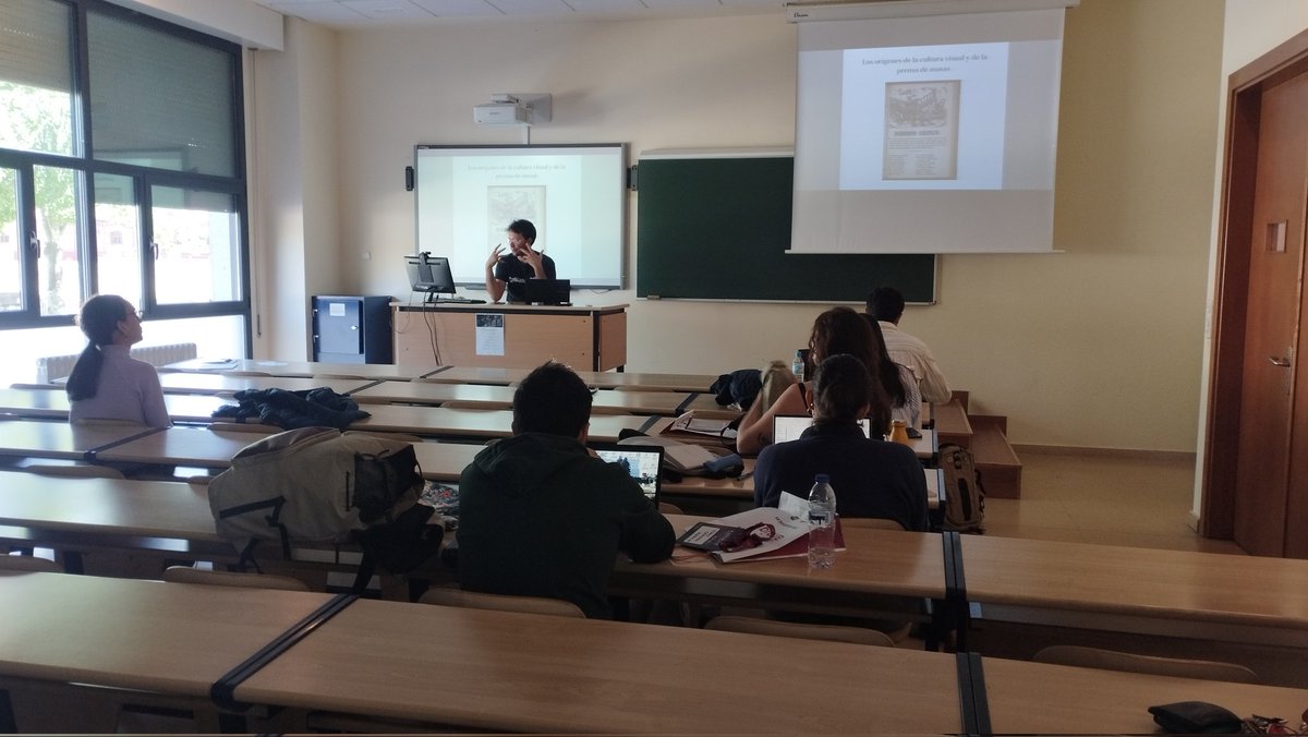 Viajamos por el tiempo a través de la comunicación. Los jóvenes investigadores de Historia de la Comunicación siguen sumando comunicaciones.

<a href="/AsHisCom_/">AsHisCom</a>

#JovenesAsHisCom2024