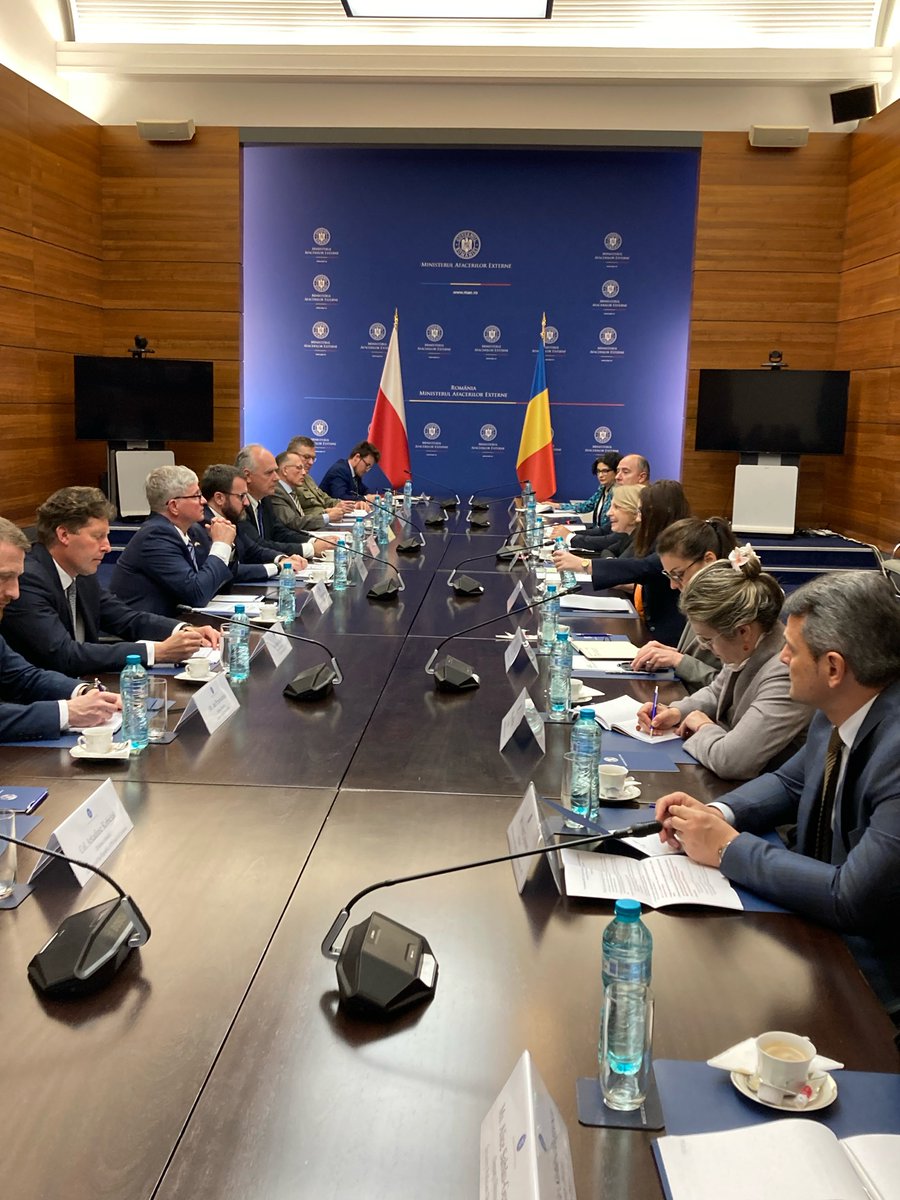 Deputy FM @RKupiecki and Deputy MoD @ZalewskiPawel took part in the next round of 🇵🇱🇷🇴 consultations with Romanian partners. They discussed 🇵🇱🇷🇴 defence and security cooperation, situation in the region, support for 🇺🇦 and the preperations for the upcoming #NATO summit.