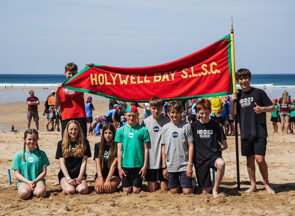 A great experience for Maya, Violet, Ted, Beck, Thom, Cam, Obie and Isla yesterday who all showed Prince William what Holywell surf lifesaving club is all about ☀️🏄