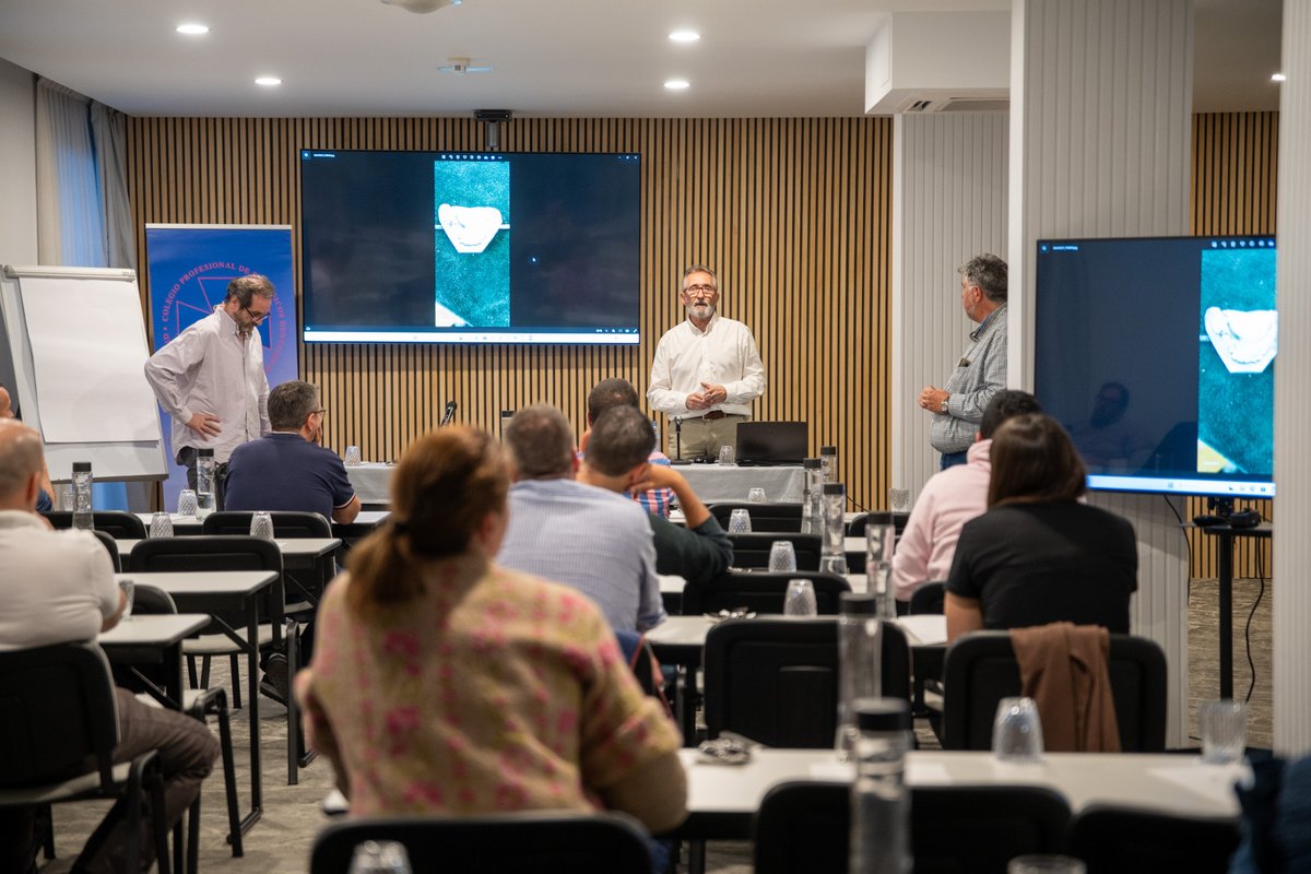 ColProt's tweet image. Ayer, un numeroso grupo de nuestros colegiados asistieron a una nueva sesión de formación, esta vez, impartida por José Moreno.

➡️➡️➡️Accede a nuestra programación de formación para protésicos dentales colegiados y no te pierdas el próximo curso:

🌐 colprodecam.org/formacion-conv…