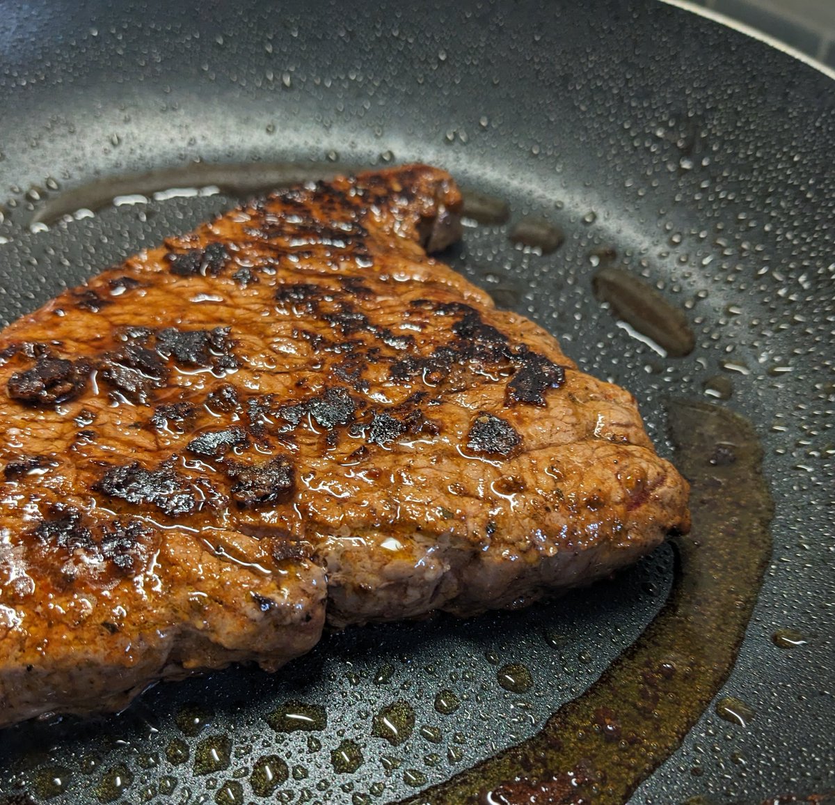 Let just enjoy what we can😉 Steak is always the last resort🥩 #Beef #steak #beefsteak #foodies #FoodLovers #lunchtime #grill