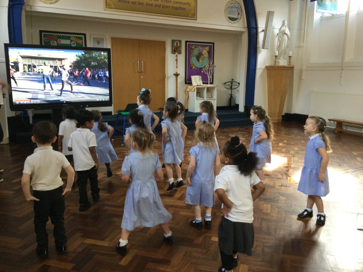 YN loved trying out Bhangra dancing after watching Burn Bhangra Fitness perform as a flash mob. We noticed that they had lots of energy, danced in a space and used their arms and legs high and low. #OLOLPE