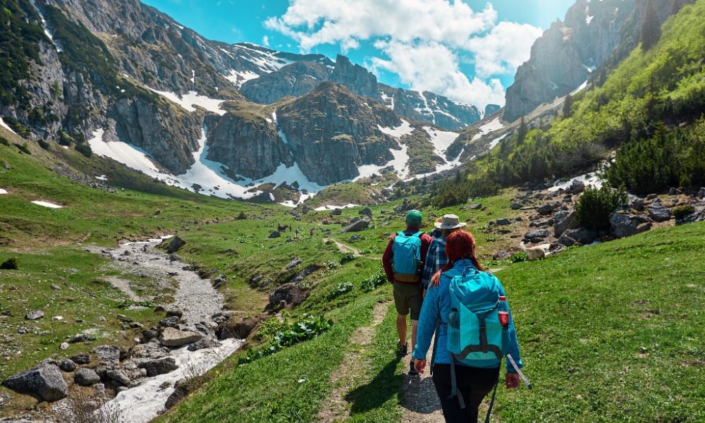 Deportes y viajes 🥰 Dos experiencias que a menudo se combinan sin problema, pero donde no deberíamos perder de vista la seguridad 👁️ Por eso, aquí te dejamos algunos tips para que tu viaje transcurra sin incidencias 😉 👇 racc.es/blog/viajes-y-…