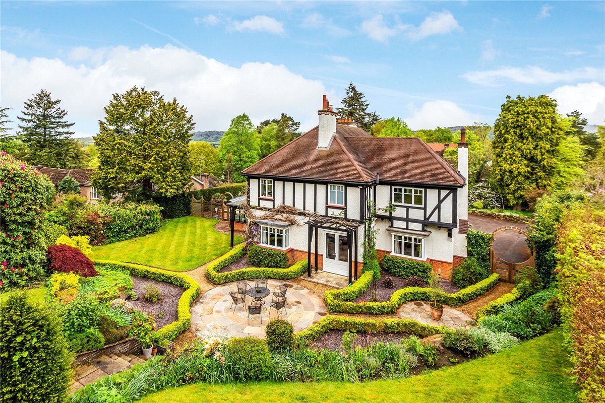 #Oxted Clad in wisteria, The Brambles is an impressive, substantial detached #Edwardian family home, with well-proportioned accommodation and #professionallylandscapedgardens. New to the market with @jsoxted with a guide price of £2,400,000. jackson-stops.co.uk/properties/191…