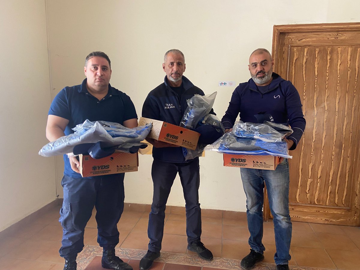 CommunityPolic7's tweet photo. 📍Jdeita Municipality, Bekaa
Within the framework of the project, funded by the EU in Lebanon, municipal police officers at the Union of Municipalities of Bekaa are now equipped with official uniforms approved by the Ministry of Interior and Municipalities.

#CommunityPolicing 🇱🇧 https://t.co/95oaebaSXo