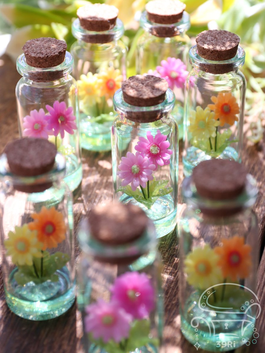 約5cmの小瓶の中に咲く

小さなガーベラ•*¨*•.¸¸❁*･ﾟﾟ

 #デザフェス59