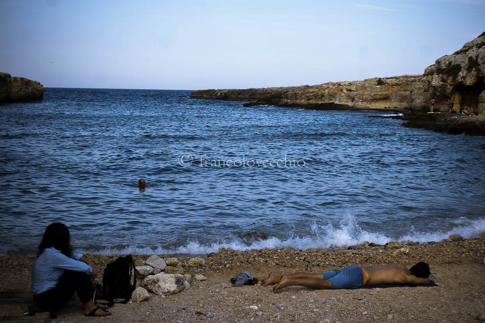 Crepuscolo sulla spiaggia adriatica in Puglia. #photography #beach #scene #Italy #people