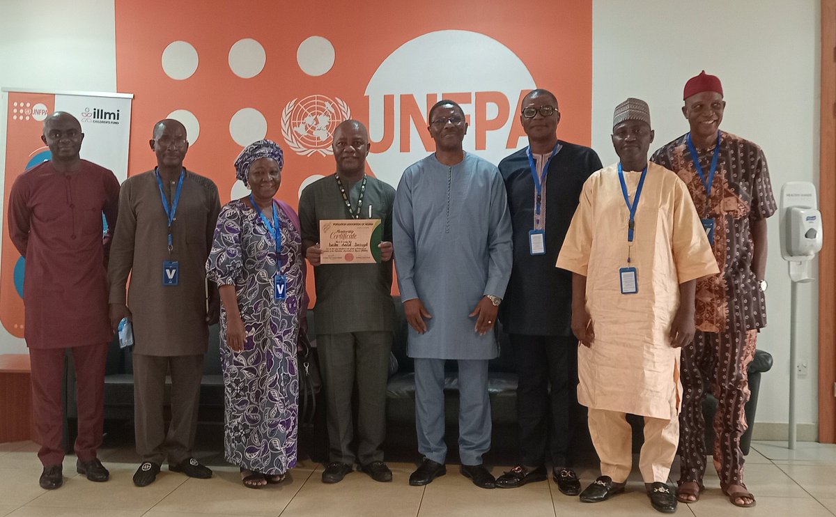 Happy to host the new executive of the Population Association of Nigeria (PAN) at our country office. We discussed possible areas of cooperation and collaboration in 🇳🇬 🤝 Our assistant representive @Addasogot was also awarded a membership certificate. #datafordevelopment🌍