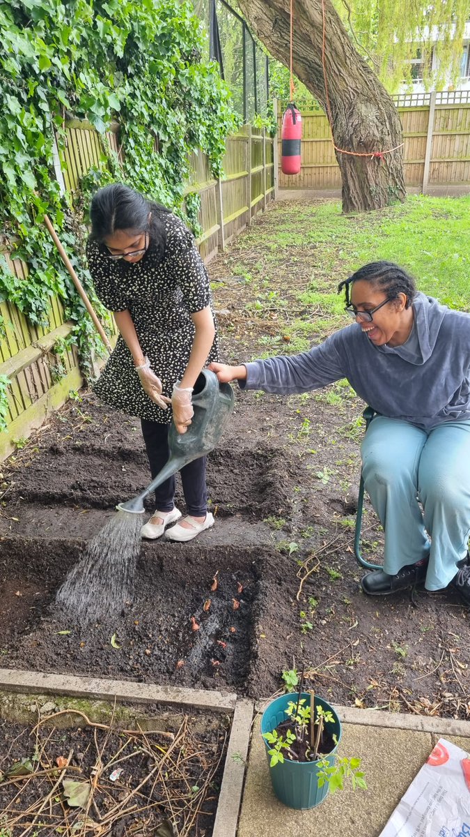 Meet Lauren and Hetvi. These two love being outdoors and Hetvi especially likes gardening and couldn't wait to get some brand new equipment from #SenseActive. Now they can grow their own plants at home! Luckily, for them and their plants there has been plenty of sun this week!