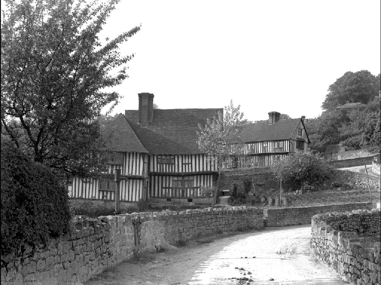 This #PhotoFriday: Harts Cottages at Boughton Quarries, Boughton Monchelsea, 1909. An idyllic image of rural England with picturesque cottages and their well-kept vegetable gardens. (Old Maidstone Collection, OM030) #Photographs #LocalHistory #Maidstone #MaidstoneMuseum